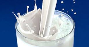 سرانه مصرف سالانه شیر از 100 به 70 کیلو کاهش یافت